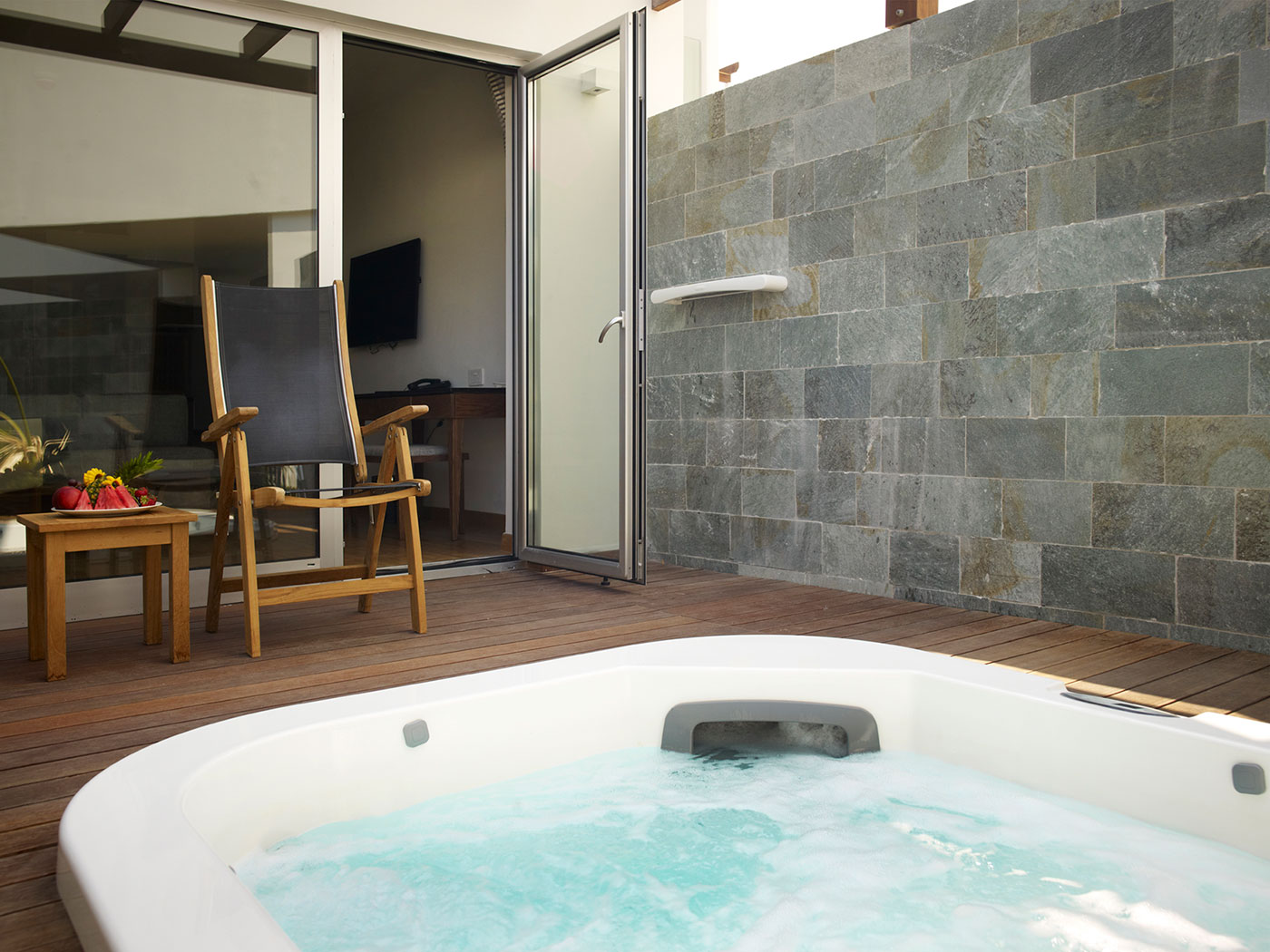 1-Bedroom-Duplex-Suite-Jacuzzi